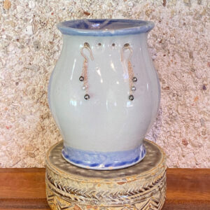 Simplicity and discretion when you wear this POEKIVA (precious pearl)