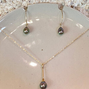 Parure "Poearii" Boucles d'oreilles et pendentif